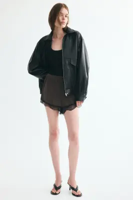 Short brillant avec dentelle - Taupe foncé/noir — photo 1