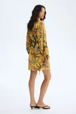 Robe en lin mélangé avec ceinture à nouer - Jaune moutarde/plantes — photo 1