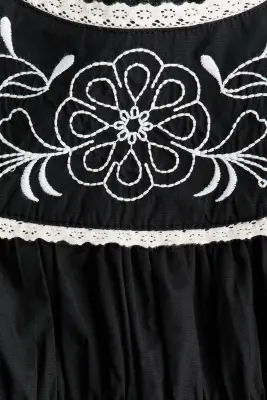 Robe brodée en popeline - Noir/fleurs — photo 4