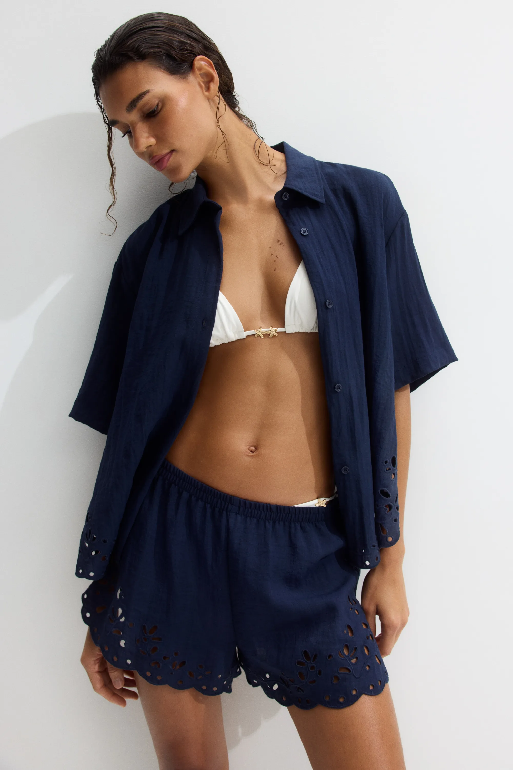 Short avec broderie anglaise - Bleu marine