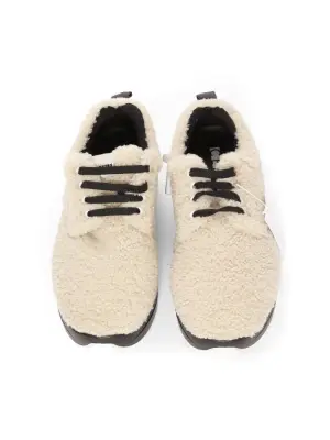 Chaussures plates en shearling blanc crème semelle et lacets noirs Prix boutique 1100€ Taille 40 — photo 3