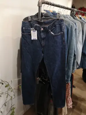 Jean droit bleu vintage — photo 1