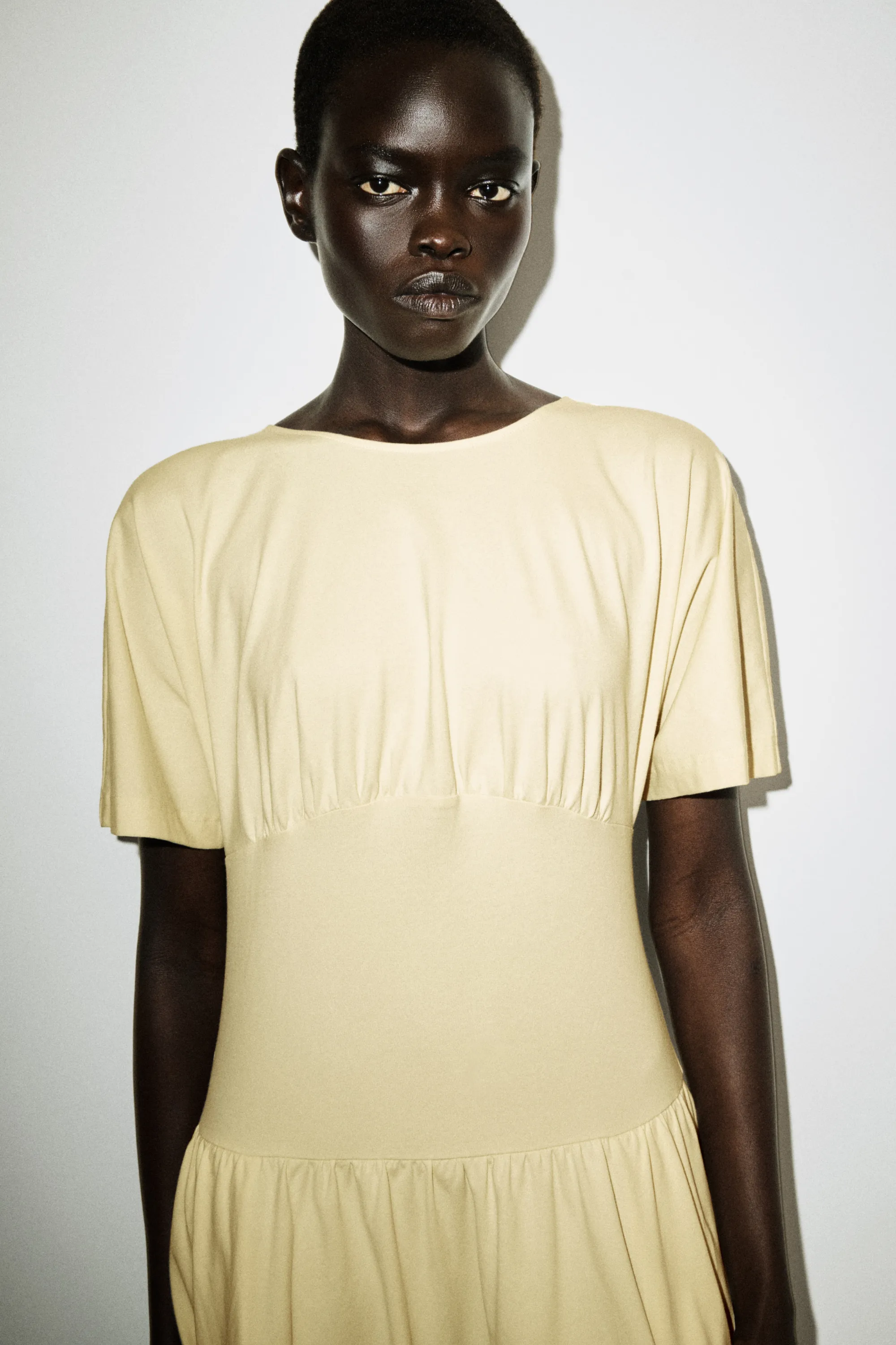ROBE MIDI CINTRÉE EN COTON - JAUNE BEURRE