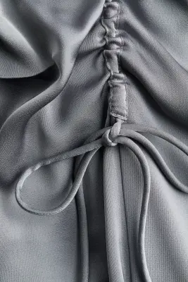 Robe en satin avec cordon de serrage - Gris — photo 3