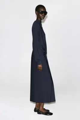 ROBE MIDI DRAPÉE À DÉTAIL TORSADÉ - BLEU MARINE — photo 4