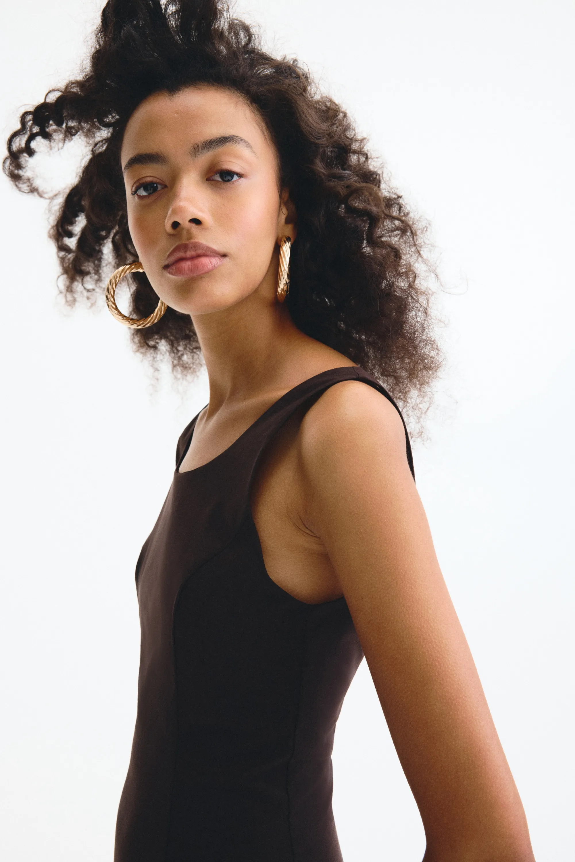 Robe avec dos décolleté et jupe évasée - Marron foncé