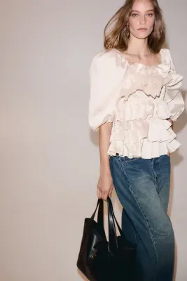 Blouse à volants ruchés avec manches bouffantes - Beige clair — photo 1