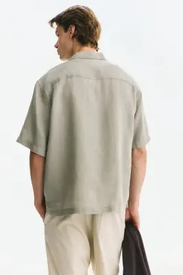Chemise Relaxed Fit en lin avec col cubain - Vert kaki clair — photo 4
