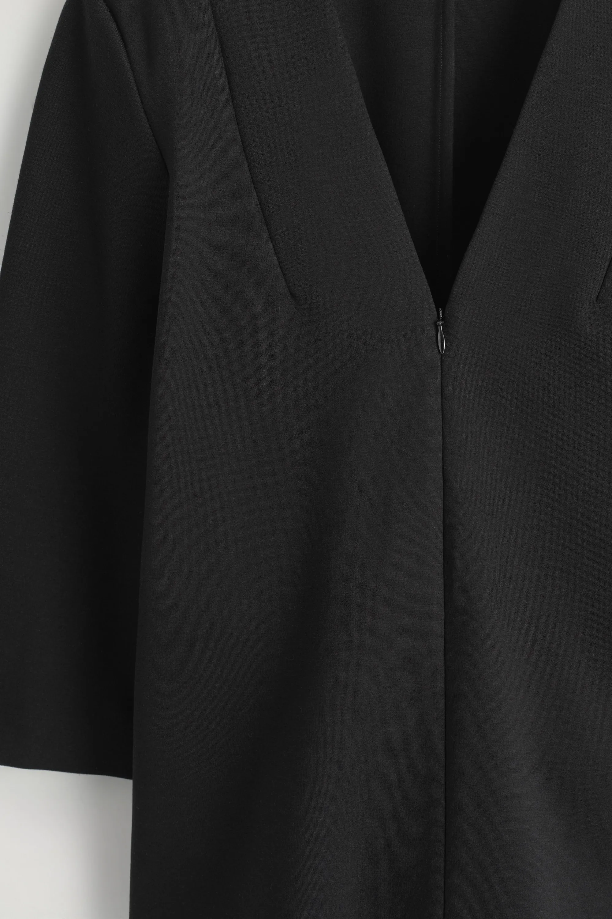 HAUT À COL EN V EN MAILLE - NOIR