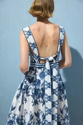 Robe avec détail à nouer - Bleu foncé/motif — photo 2