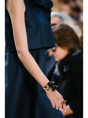 Bague ABBY en laiton doré et pierre ronde rouge Prix boutique 470€ Taille 50 — photo 3