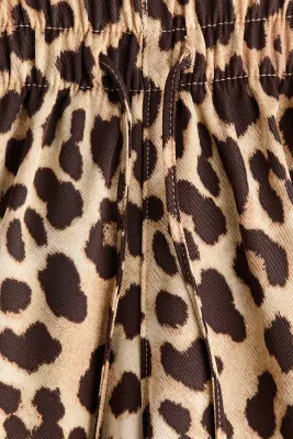MAMA Pantalon à cordon en denim avec jambes larges - Beige/imprimé léopard — photo 2