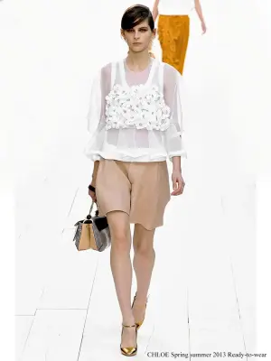 Short taille haute en tweed de soie beige rosé Prix boutique 990€ Taille 40 — photo 3