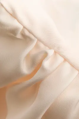 Blouse en satin avec détail à nouer - Crème — photo 5