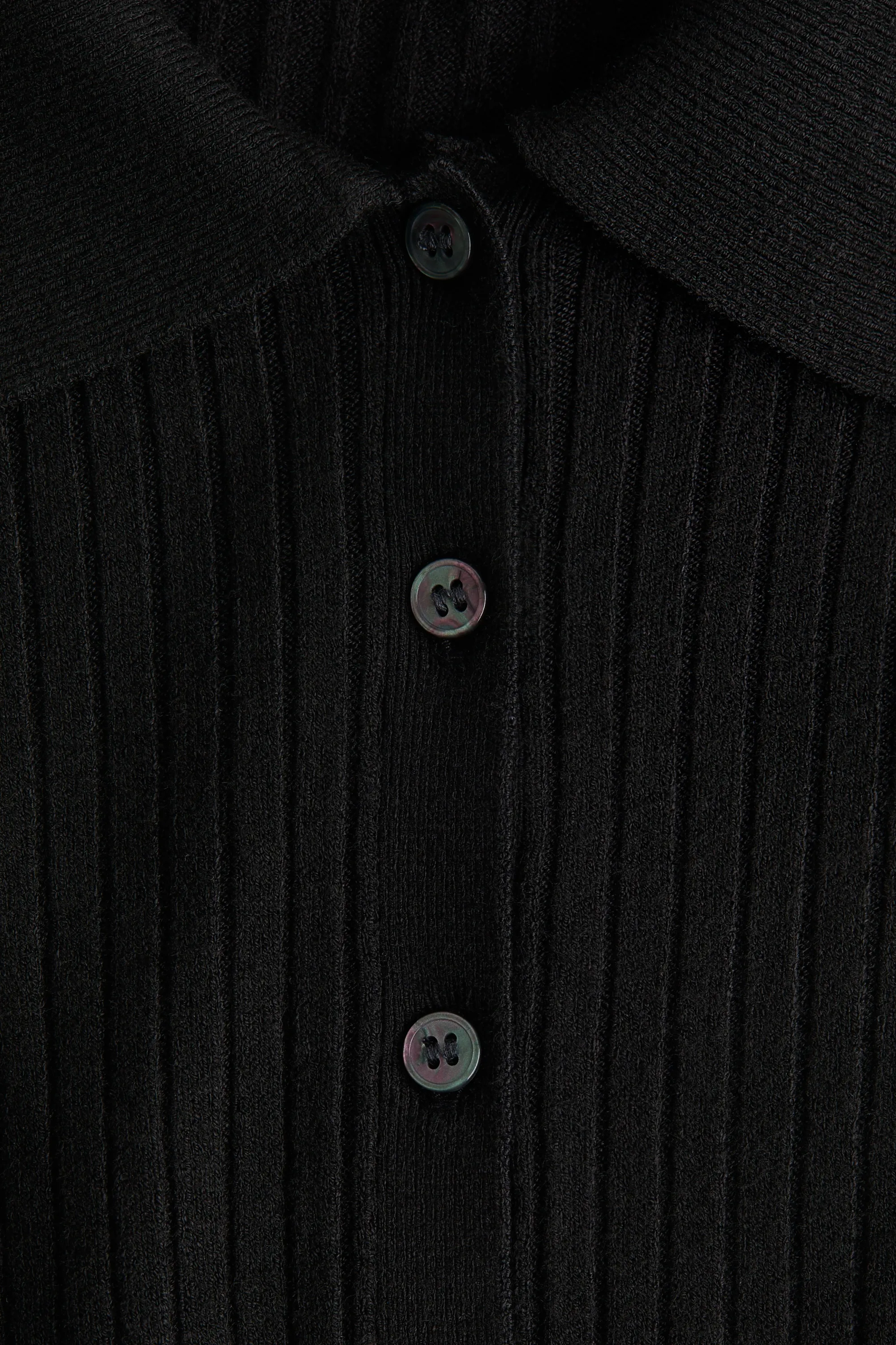 Robe en maille côtelée avec col - Noir