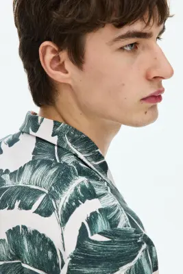Chemise Regular Fit avec col cubain - Blanc/plantes — photo 2