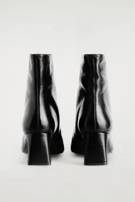 BOTTINES À TALON ANGULAIRE EN CUIR - NOIR — photo 2