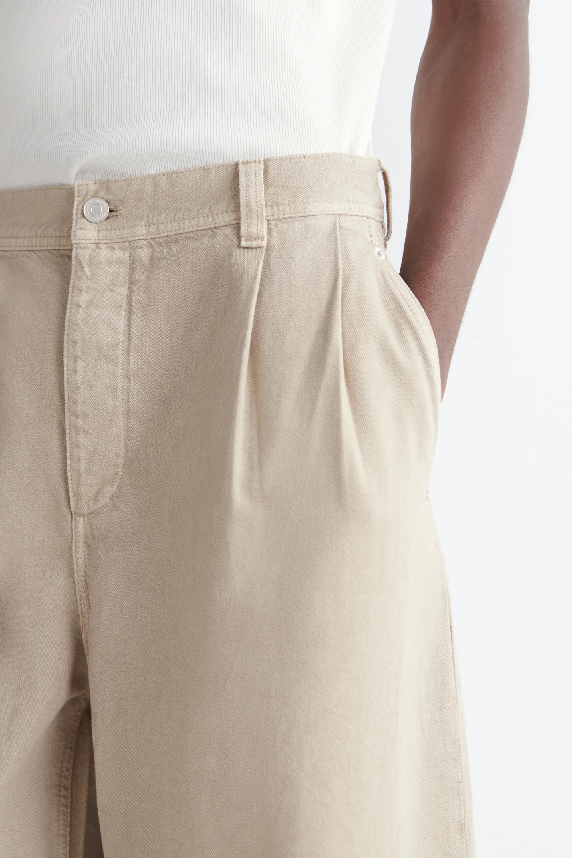 PANTALON BARREL DÉCONTRACTÉ EN DENIM À PLIS - SABLE