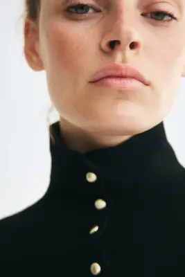 Pull en maille fine avec col cheminée - Noir — photo 2