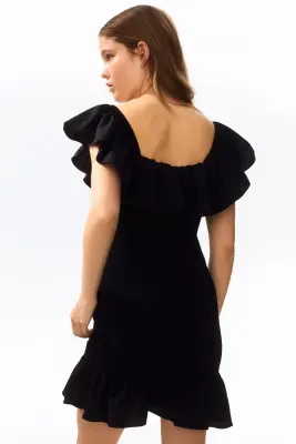 Robe épaules nues volantée - Noir — photo 2