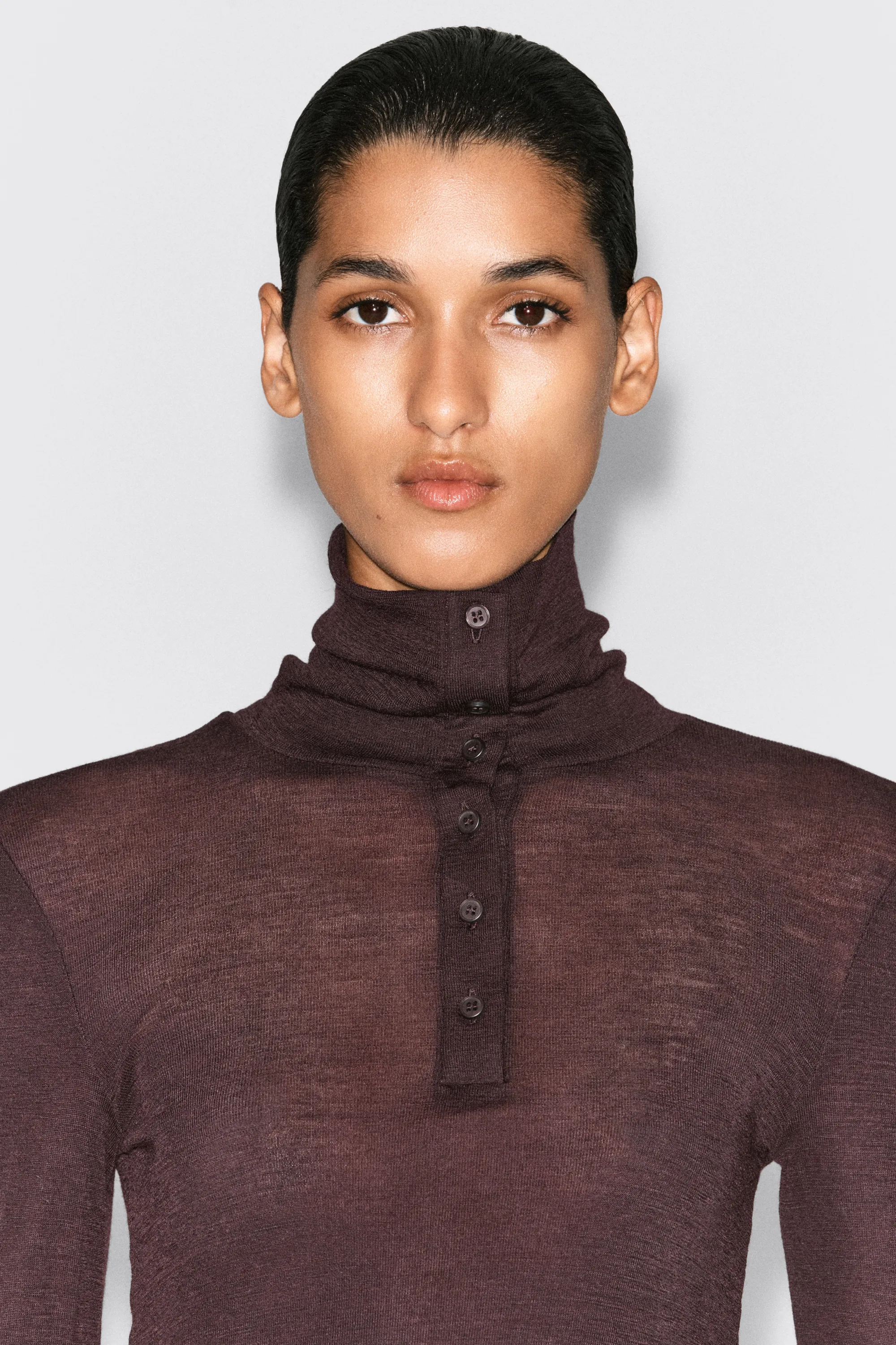 TOP À COL CHEMINÉE BOUTONNÉ EN LAINE MÉRINOS - BORDEAUX