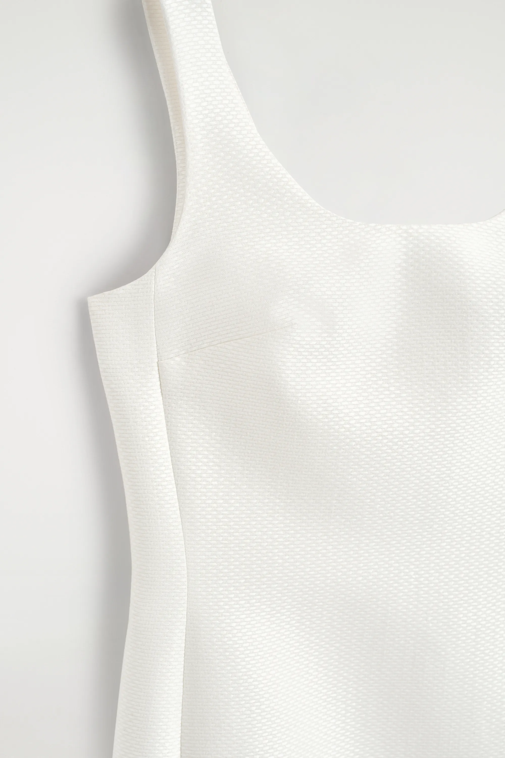 ROBE COURTE SCULPTÉE ET TEXTURÉE - BLANC