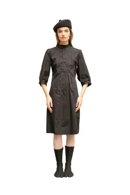 Robe tunique à plastron plissé