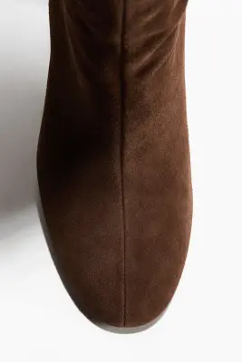 Bottes de hauteur genou en cuir velours fendu - Marron foncé — photo 2