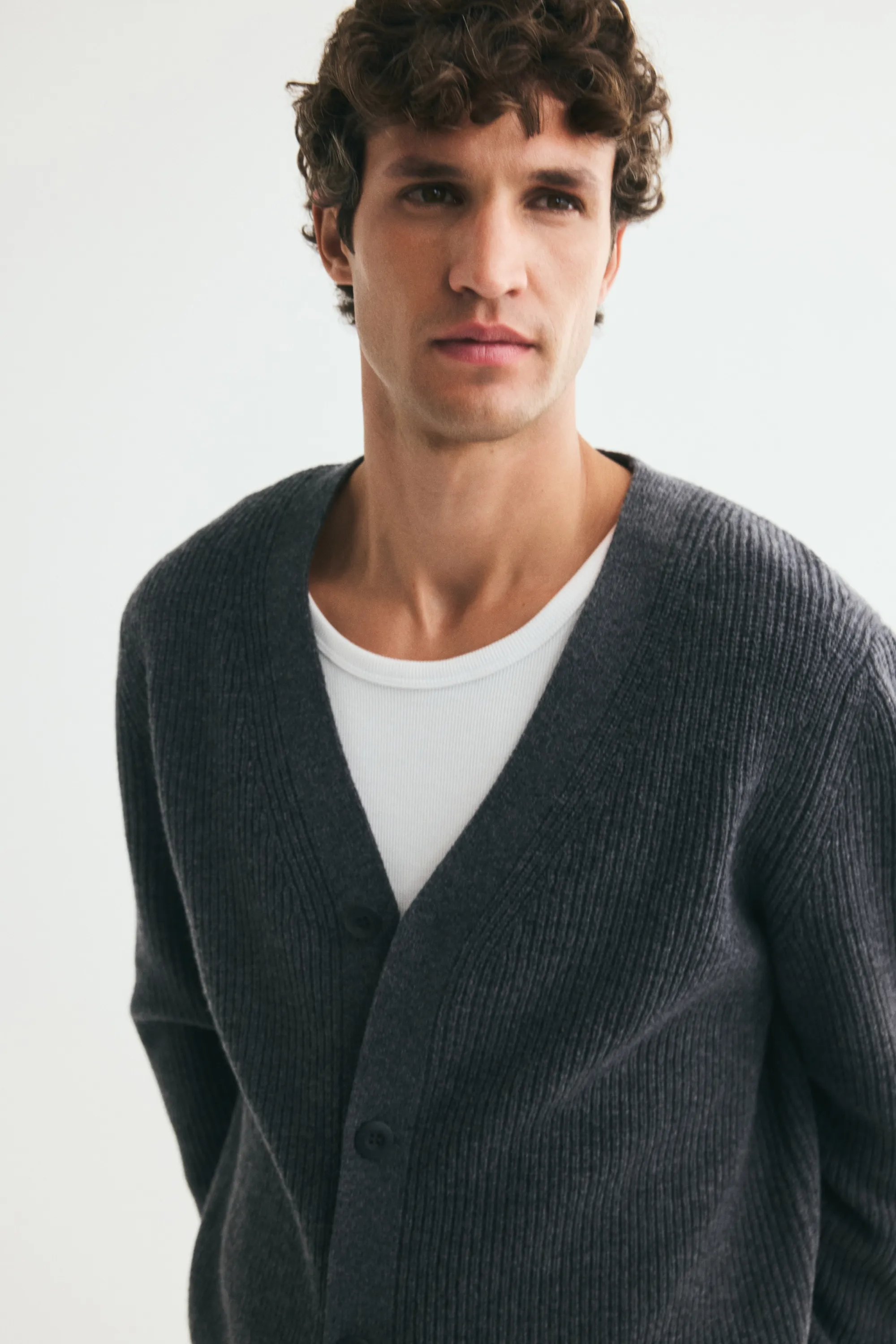 Gilet Regular Fit en maille de laine côtelée - Gris foncé