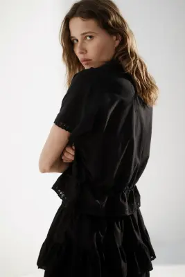 Top à boutons avec broderie anglaise - Noir — photo 2