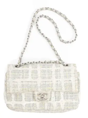 Sac classique timeless à rabat en tweed blanc bleu clair et jaune chaîne bandoulière argent — photo 4