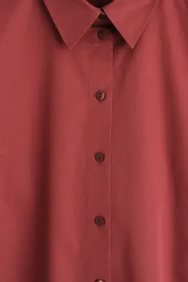 CHEMISE SILHOUETTE ARRONDIE EN COTON PIMA - ROUGE PROFOND — photo 1