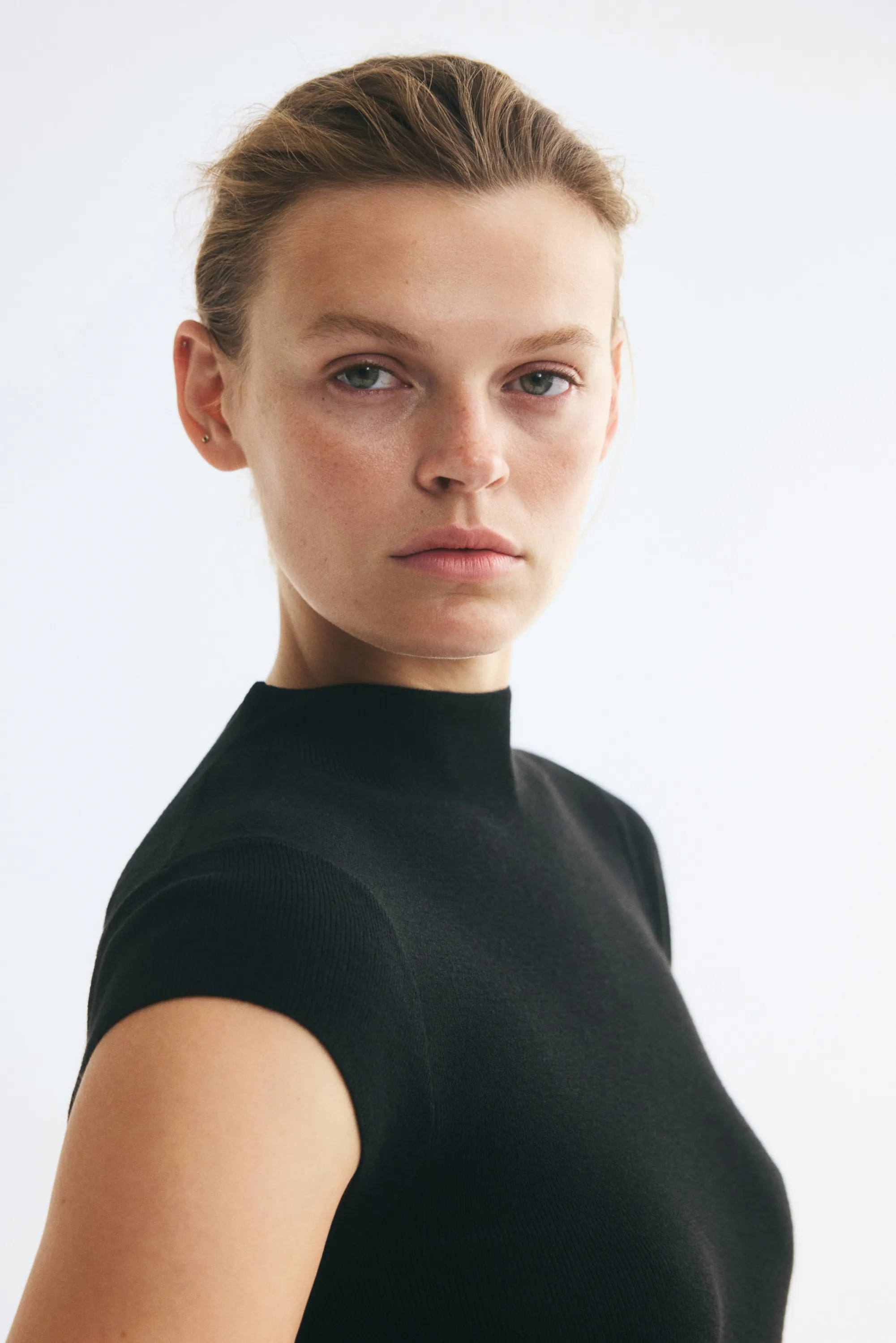 Top en maille fine avec col cheminée - Noir