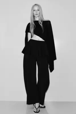 Cape en maille avec encolure bateau - Noir — photo 1