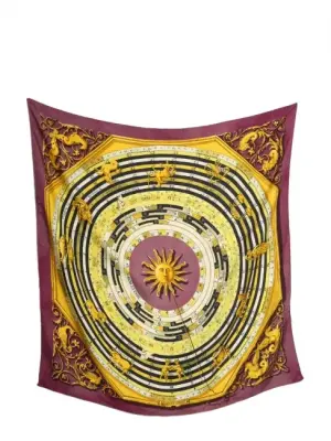 Foulard carré astrologie en twill de soie bordeaux, jaune et noir Taille 90x90 Prix boutique 495€ — photo 1