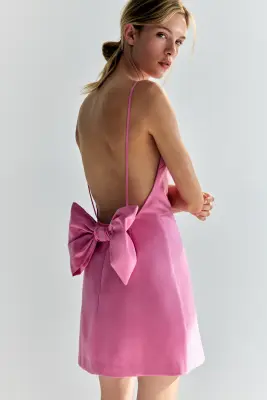 Robe avec nœud et décolleté dans le dos - Rose — photo 2