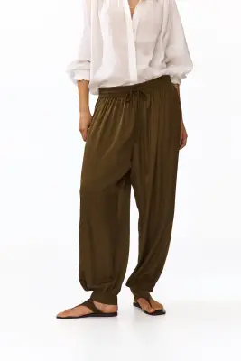 Pantalon à cordon avec jambes ballon - Vert kaki foncé — photo 1