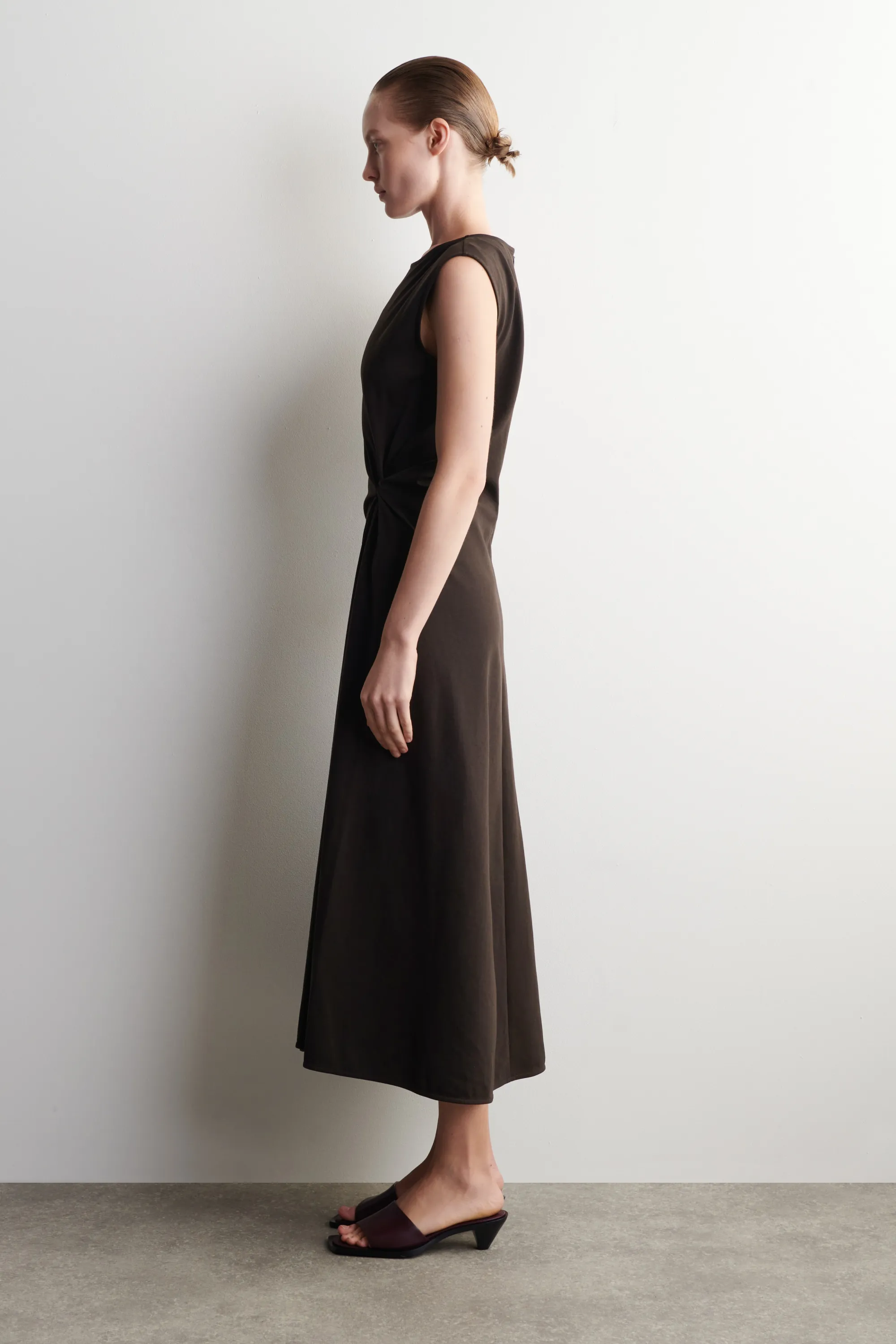 ROBE MIDI EN JERSEY À FINITION TORSADÉE - BRUN