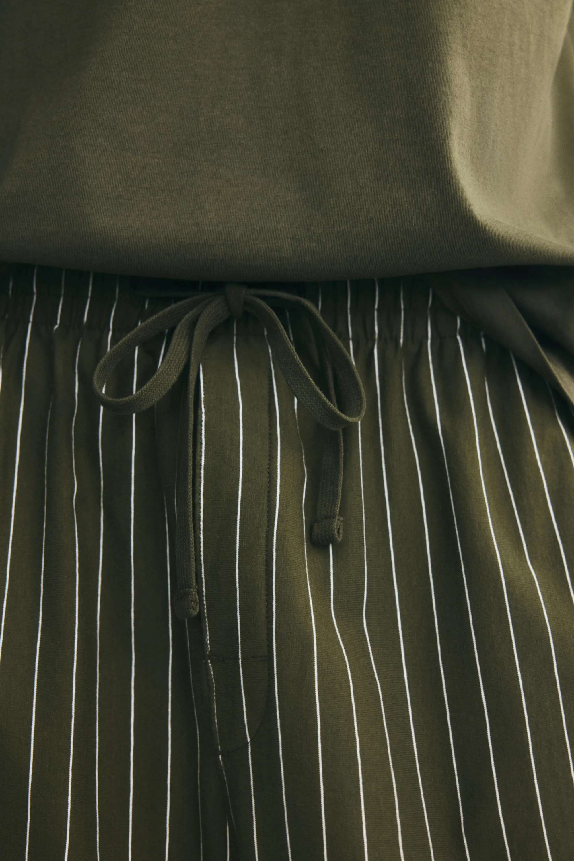 T-shirt et pantalon de pyjama Relaxed Fit - Vert kaki/rayé