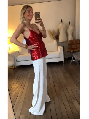 Top débardeur à fines bretelles brodé de sequins rouge Prix boutique 445€ Taille 42 — photo 5