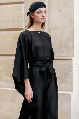Robe kimono en soie noire semi-transparente — photo 2