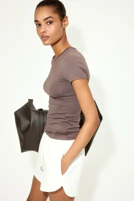 T-shirt ajusté en microfibre - Marron foncé — photo 2