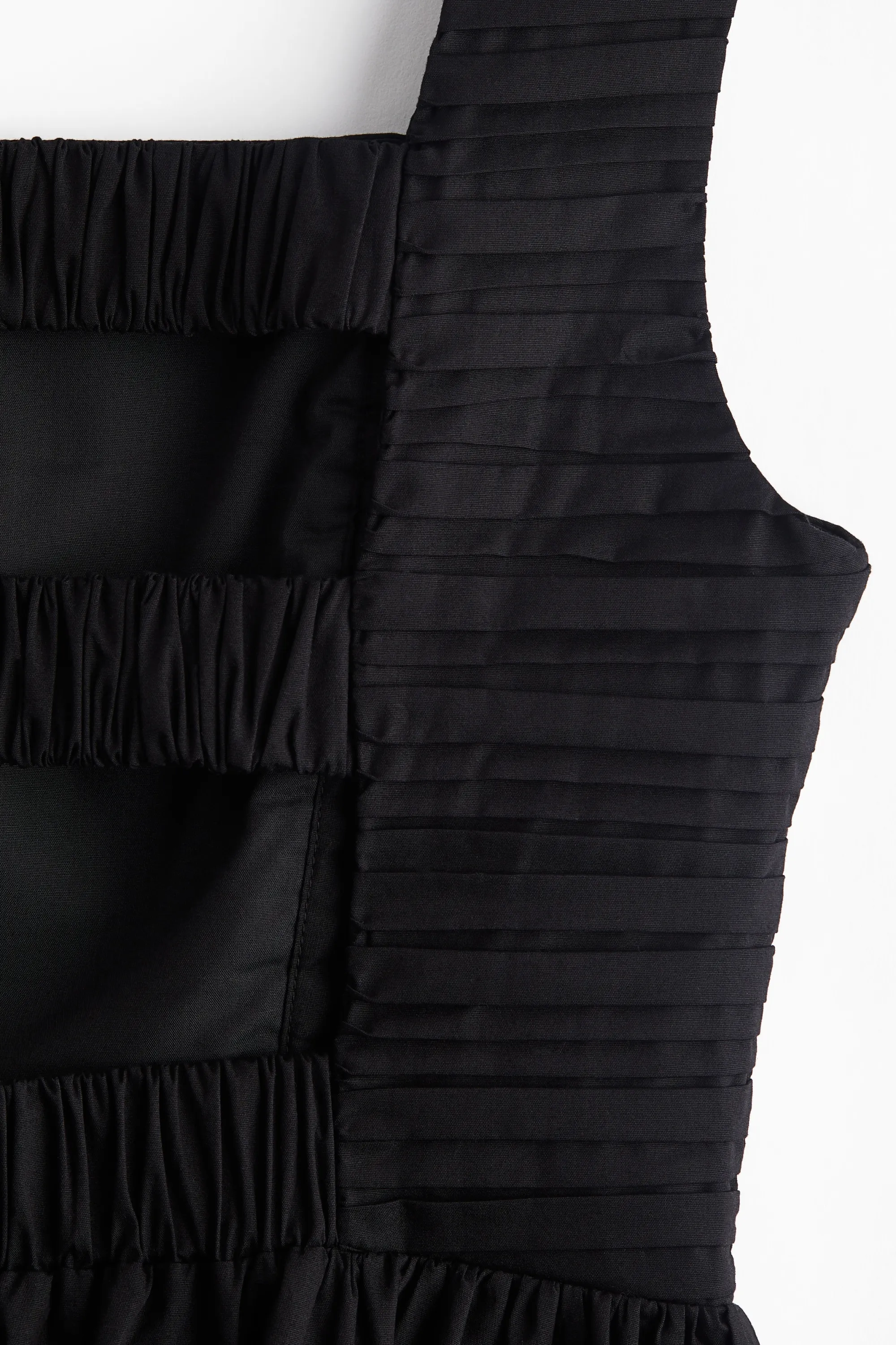 Robe à plis nervure avec jupe évasée - Noir