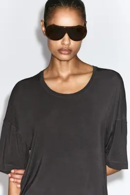 T-SHIRT EN MODAL FLUIDE À ENCOLURE DÉGAGÉE - BRUN — photo 3