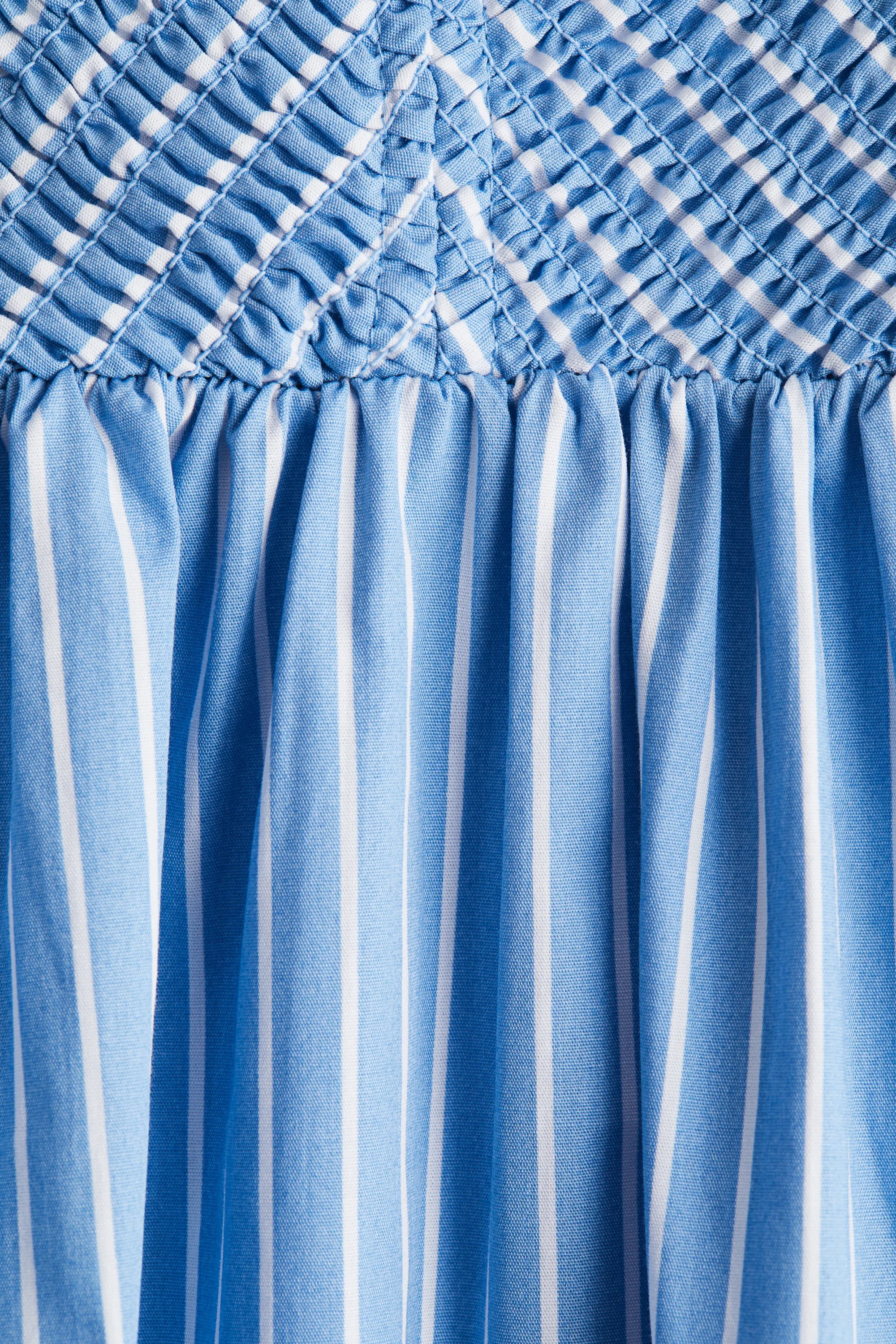 Robe en coton avec corsage smocké - Bleu clair/rayé