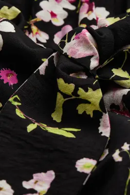 Robe portefeuille avec détail noué - Noir/fleuri — photo 2