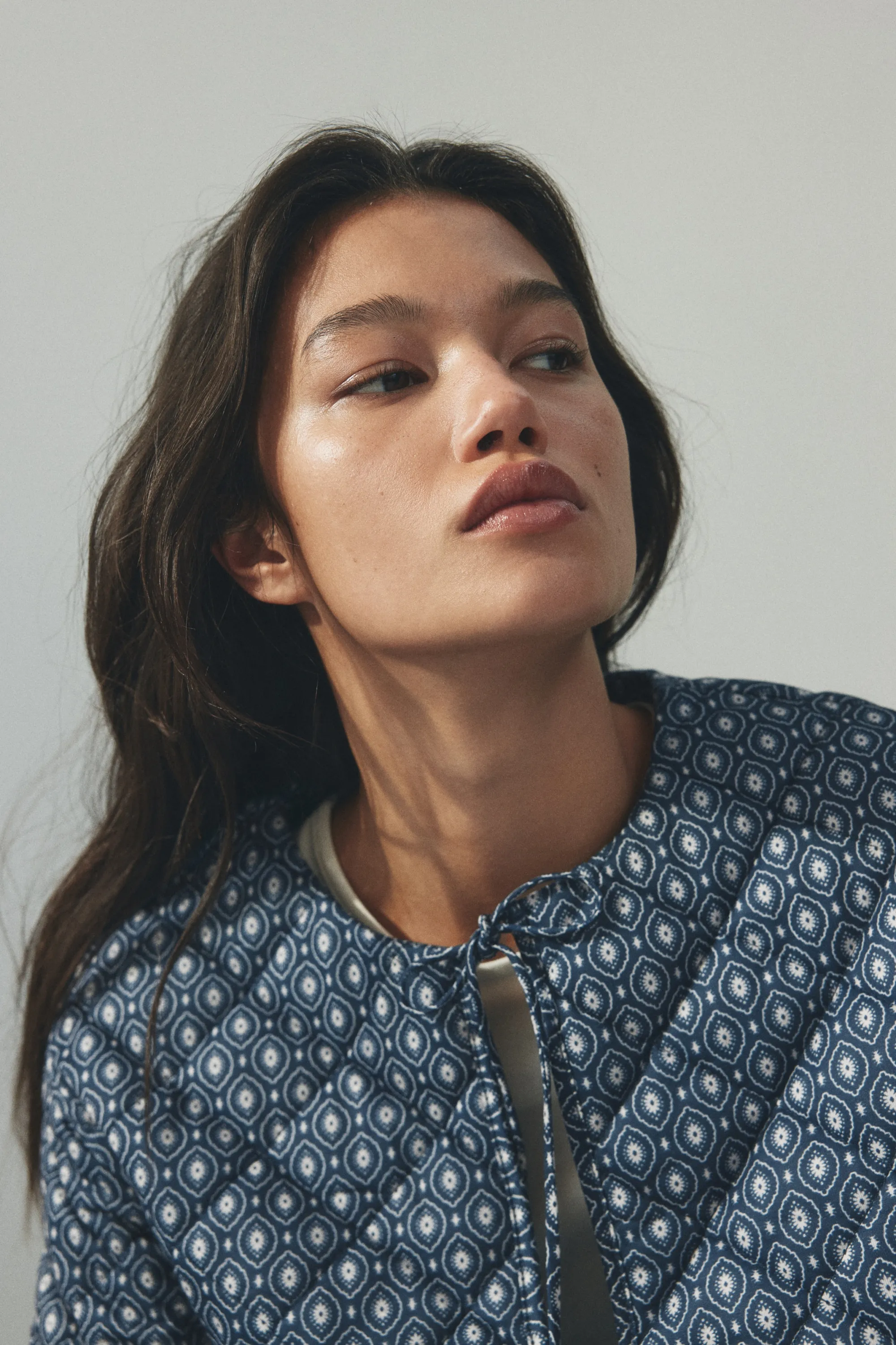 Veste matelassée avec fermeture à nouer - Bleu foncé/motif