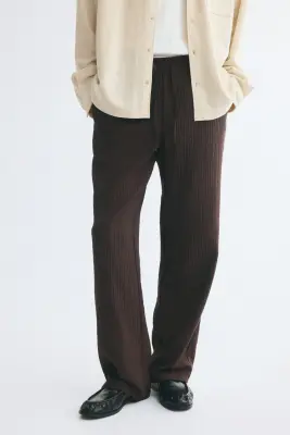 Pantalon texturé Relaxed Fit - Marron foncé — photo 1