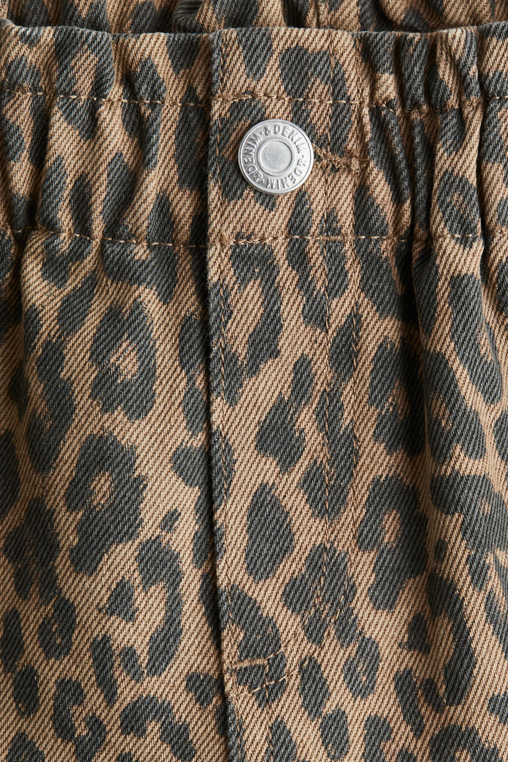 Short en twill de coton imprimé - Beige foncé/imprimé léopard