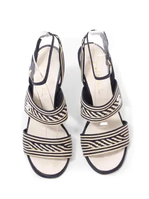 Sandales à talon en cuir bleu marine à rayures blanc crème Croisière 2020/2021 Prix boutique 950€ Taille 38 — photo 2